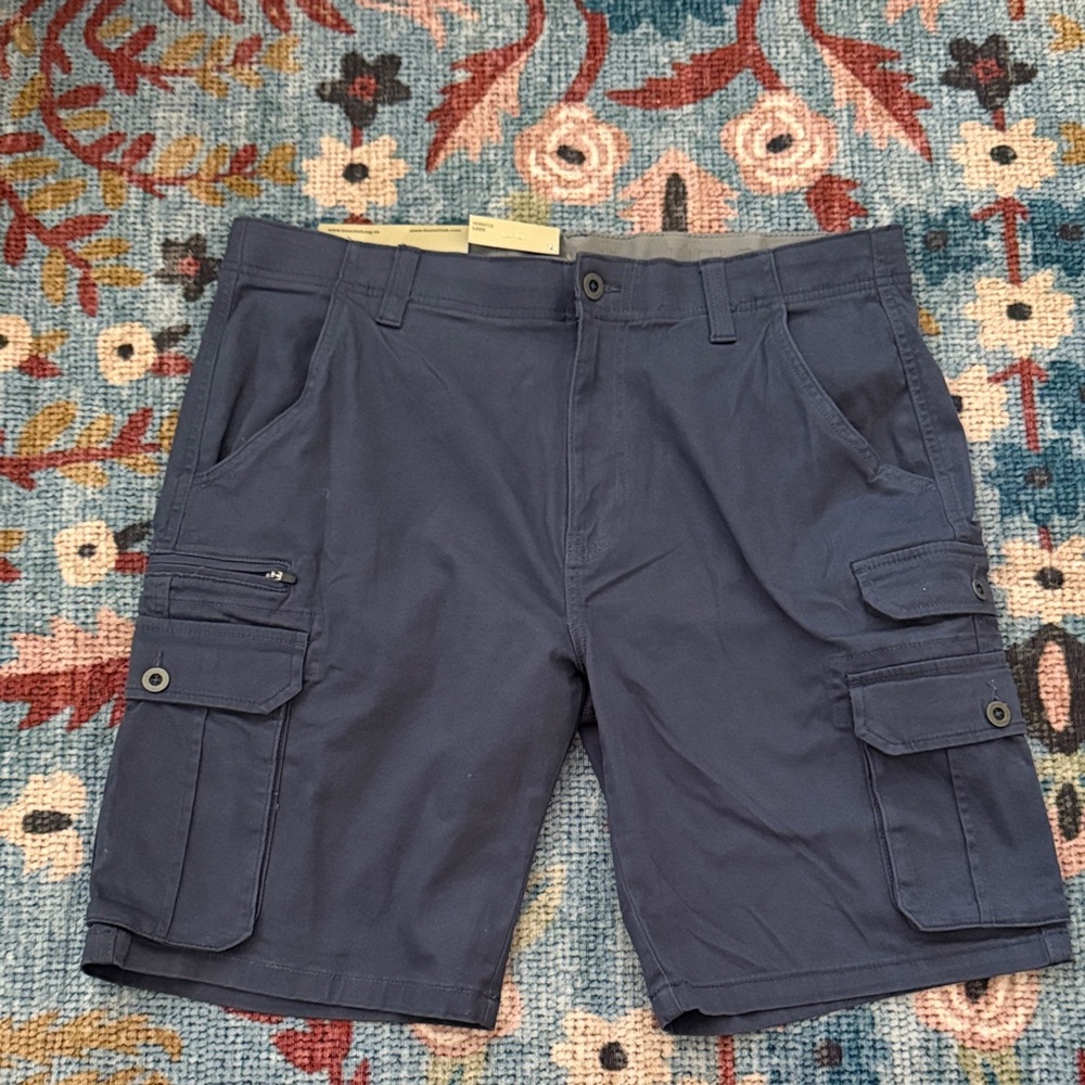 NWT • iron co. • stretch cargo short